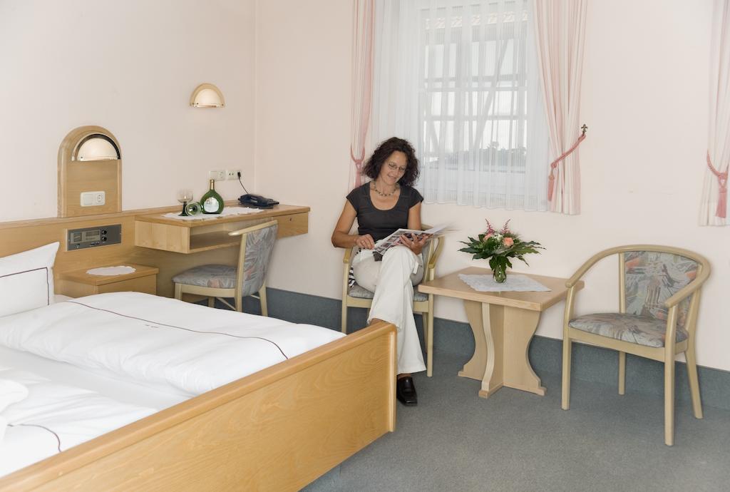 Hotel Ebner Бад Кьонигсхофен им Грабфелд Екстериор снимка